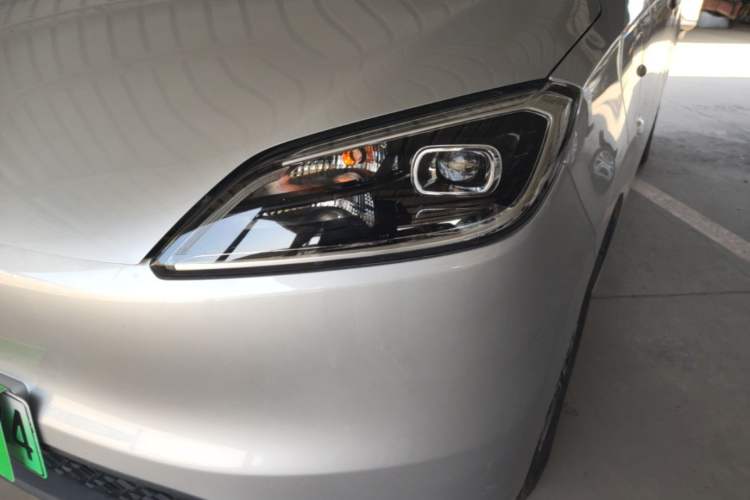 Used Wuling Hongguang New Energy 2024 All-Electric Model 300KM Standard Version Left Front Headlight