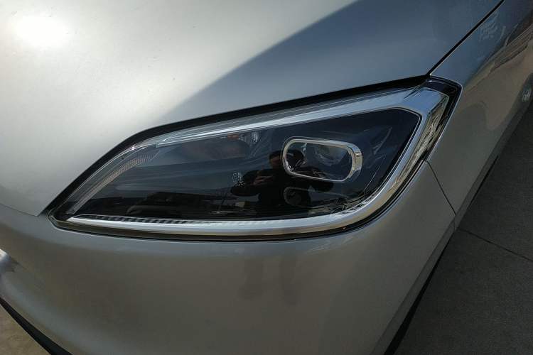 Used Wuling Hongguang New Energy 2024 All-Electric Model 300KM Practical Version Left Front Headlight