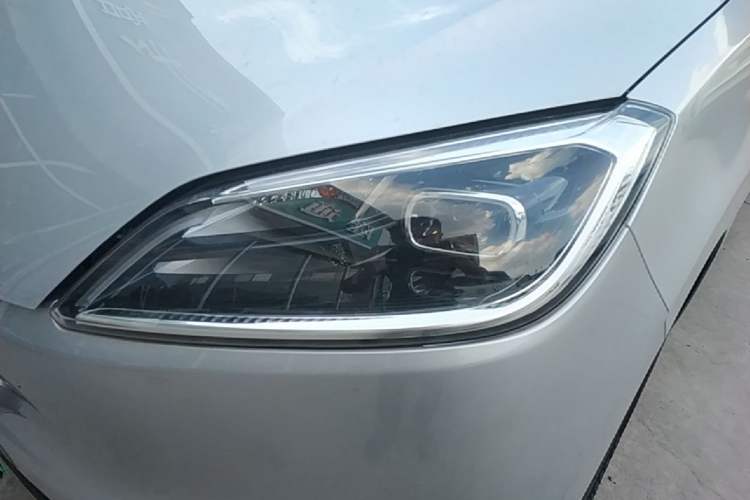 Used Wuling Hongguang New Energy 2024 All-Electric Model 300KM Standard Version Left Front Headlight