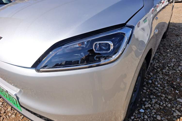 Used Wuling Hongguang New Energy 2024 All-Electric Model 300KM Practical Version Left Front Headlight