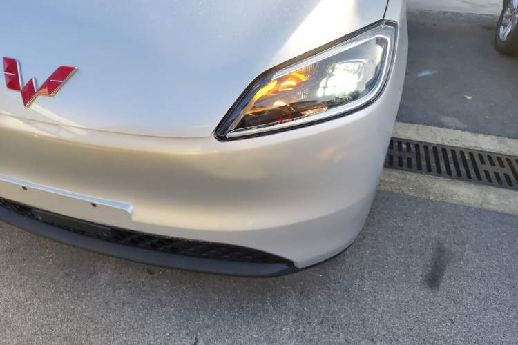 Used Wuling Hongguang New Energy 2024 All-Electric Model 300KM Practical Version Left Front Headlight