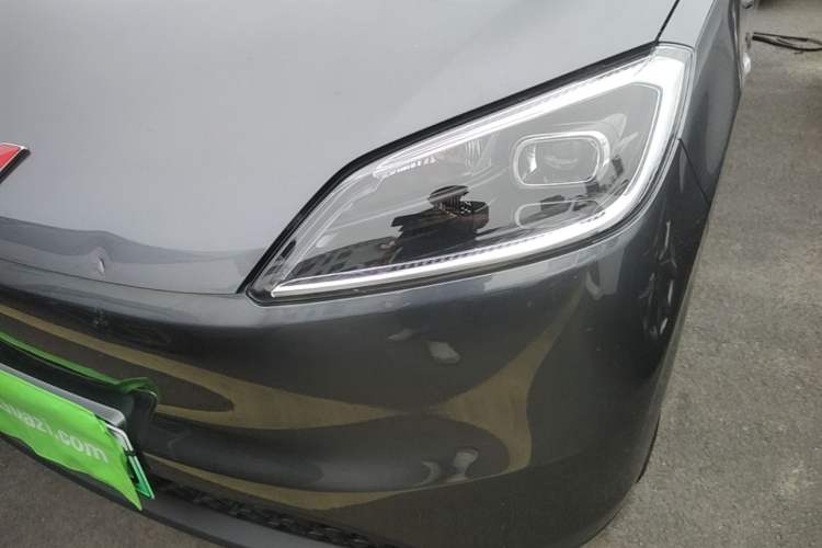Used Wuling Hongguang New Energy 2024 All-Electric Model 300KM Practical Version Left Front Headlight