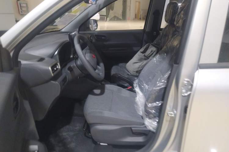 Used Wuling Hongguang New Energy 2024 All-Electric Model 300KM Standard Version Left Front Seat