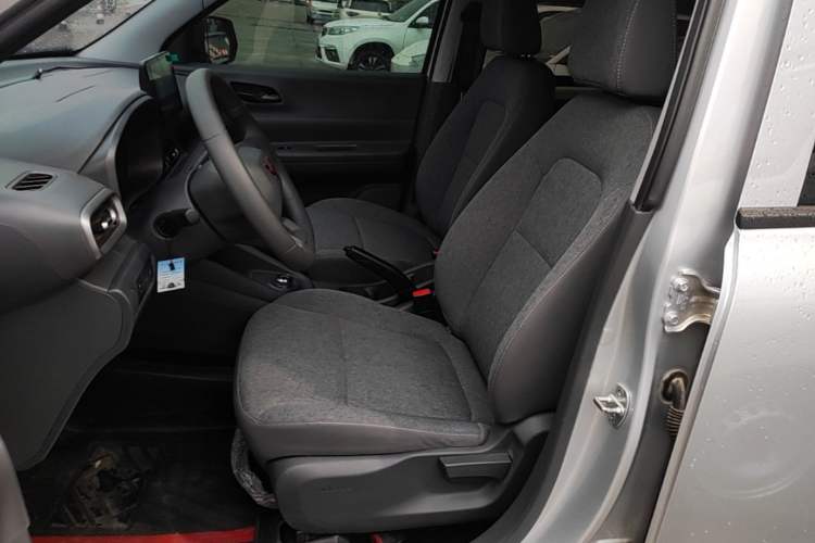 Used Wuling Hongguang New Energy 2024 All-Electric Model 300KM Standard Version Left Front Seat