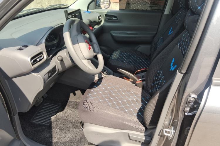 Used Wuling Hongguang New Energy 2024 All-Electric Model 300KM Standard Version Left Front Seat