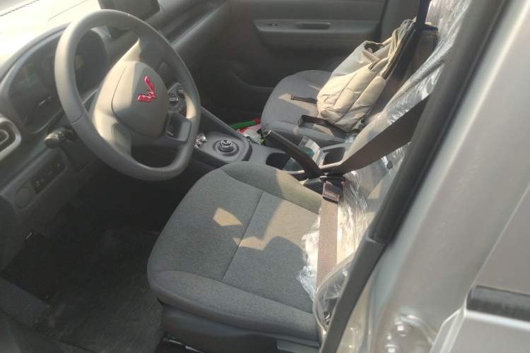 Used Wuling Hongguang New Energy 2024 All-Electric Model 300KM Standard Version Left Front Seat