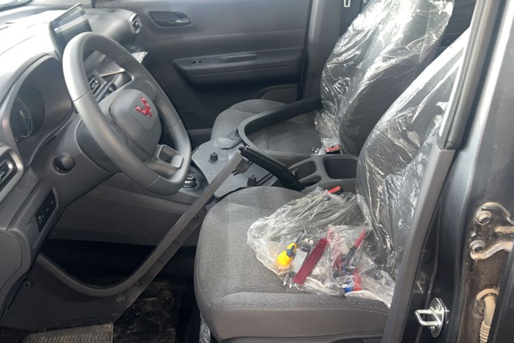 Used Wuling Hongguang New Energy 2024 All-Electric Model 300KM Standard Version Left Front Seat