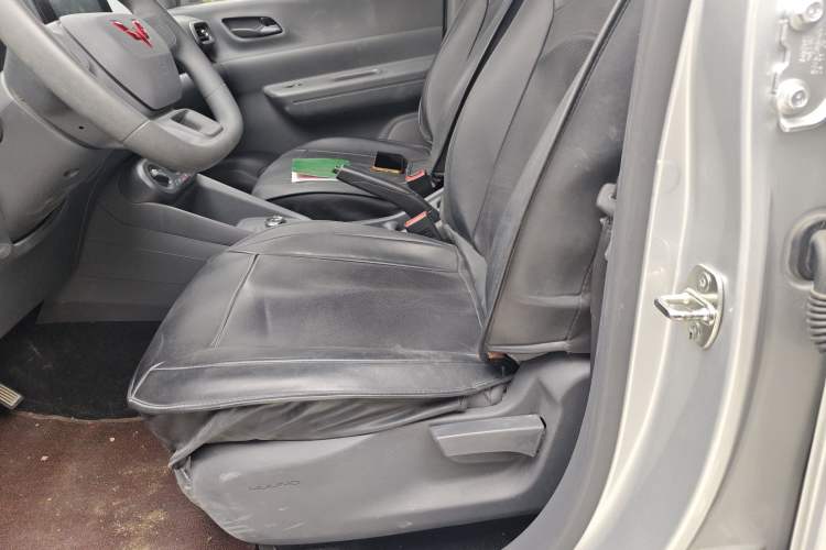 Used Wuling Hongguang New Energy 2024 All-Electric Model 300KM Standard Version Left Front Seat