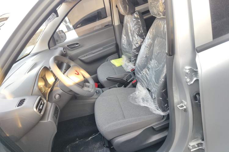 Used Wuling Hongguang New Energy 2024 All-Electric Model 300KM Practical Version Left Front Seat