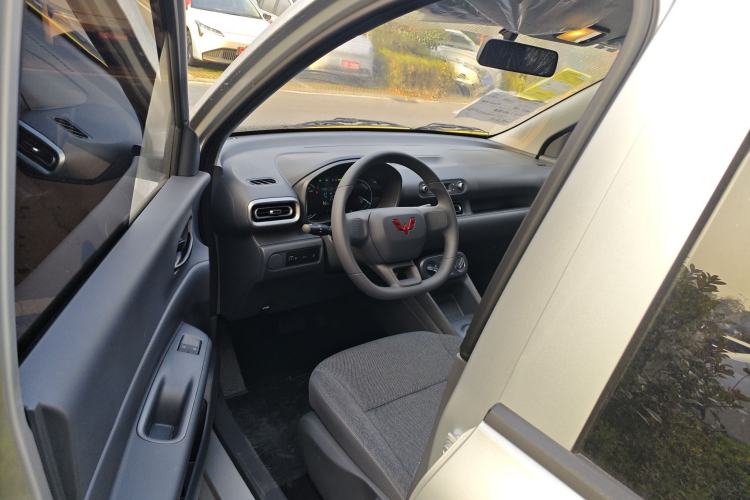 Used Wuling Hongguang New Energy 2024 All-Electric Model 300KM Practical Version Left Front Seat