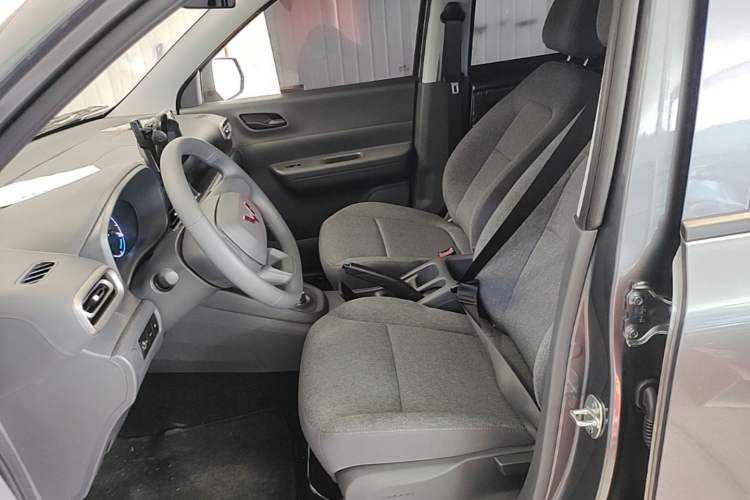 Used Wuling Hongguang New Energy 2024 All-Electric Model 300KM Standard Version Left Front Seat
