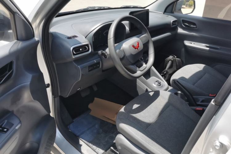 Used Wuling Hongguang New Energy 2024 All-Electric Model 300KM Standard Version Left Front Seat