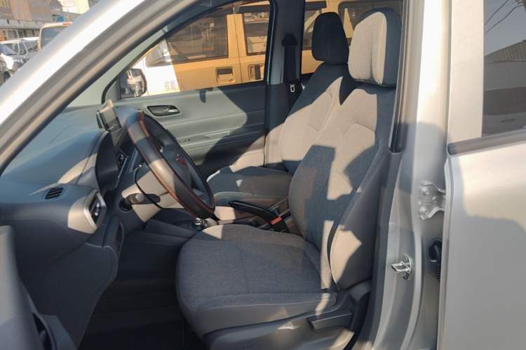 Used Wuling Hongguang New Energy 2024 All-Electric Model 300KM Standard Version Left Front Seat