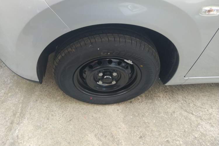 Used Wuling Hongguang New Energy 2024 All-Electric Model 300KM Standard Version Left Front Wheel Hub