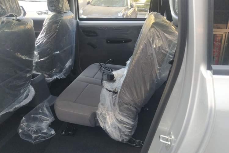 Used Wuling Hongguang New Energy 2024 All-Electric Model 300KM Standard Version Left Rear Seat