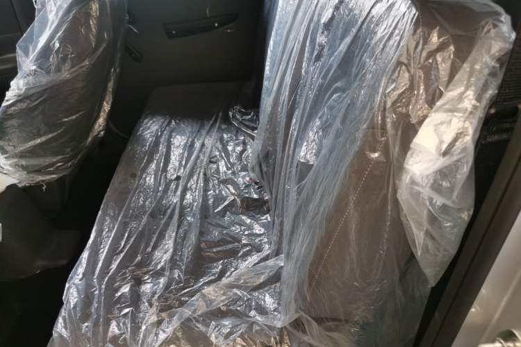 Used Wuling Hongguang New Energy 2024 All-Electric Model 300KM Standard Version Left Rear Seat