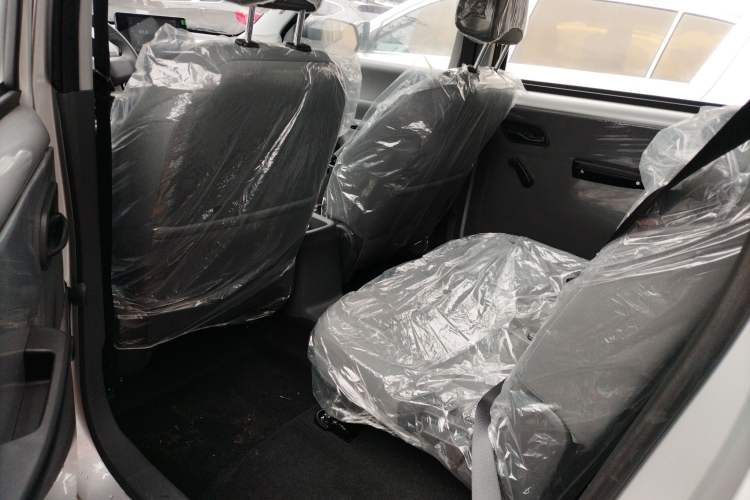 Used Wuling Hongguang New Energy 2024 All-Electric Model 300KM Standard Version Left Rear Seat