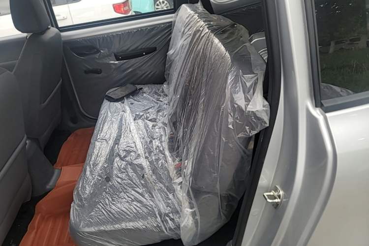 Used Wuling Hongguang New Energy 2024 All-Electric Model 300KM Practical Version Left Rear Seat
