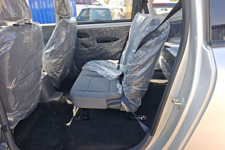 Used Wuling Hongguang New Energy 2024 All-Electric Model 300KM Practical Version Left Rear Seat