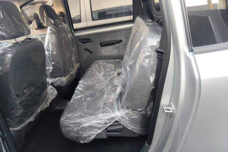 Used Wuling Hongguang New Energy 2024 All-Electric Model 300KM Practical Version Left Rear Seat