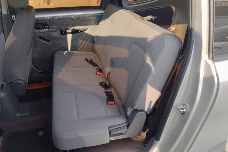 Used Wuling Hongguang New Energy 2024 All-Electric Model 300KM Standard Version Left Rear Seat