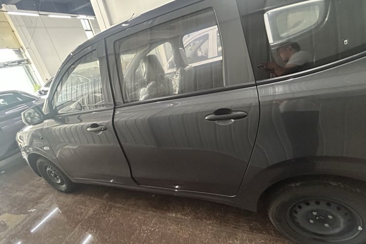 Used Wuling Hongguang New Energy 2024 All-Electric Model 300KM Standard Version Left Side
