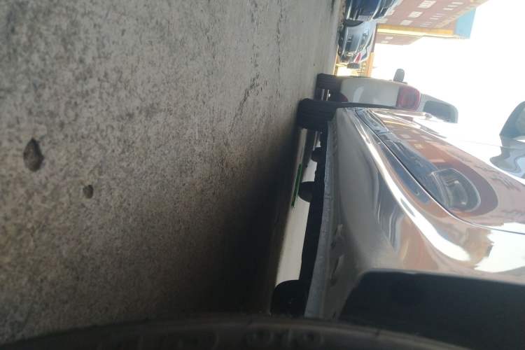 Used Wuling Hongguang New Energy 2024 All-Electric Model 300KM Standard Version Left Side Sill