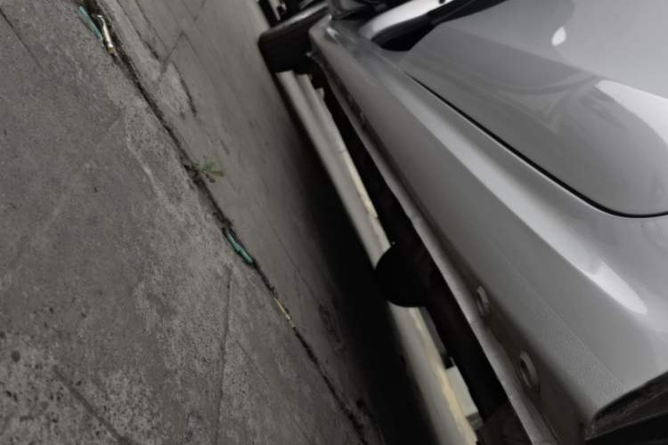 Used Wuling Hongguang New Energy 2024 All-Electric Model 300KM Practical Version Left Side Sill