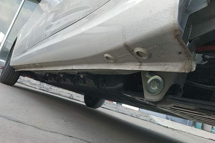 Used Wuling Hongguang New Energy 2024 All-Electric Model 300KM Standard Version Left Side Sill