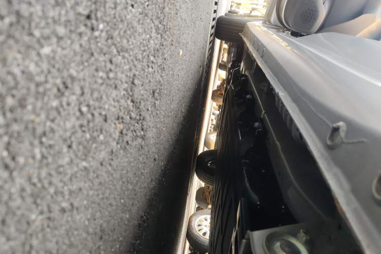 Used Wuling Hongguang New Energy 2024 All-Electric Model 300KM Practical Version Left Side Sill