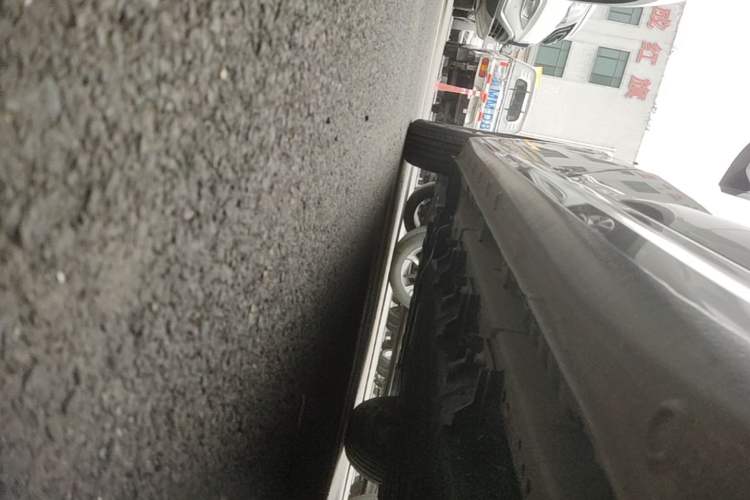 Used Wuling Hongguang New Energy 2024 All-Electric Model 300KM Practical Version Left Side Sill