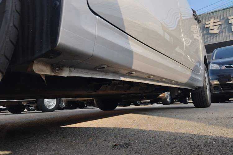 Used Wuling Hongguang New Energy 2024 All-Electric Model 300KM Standard Version Left Side Sill