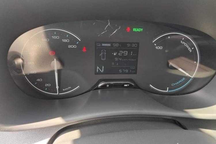 Used Wuling Hongguang New Energy 2024 All-Electric Model 300KM Standard Version Odometer Close Up