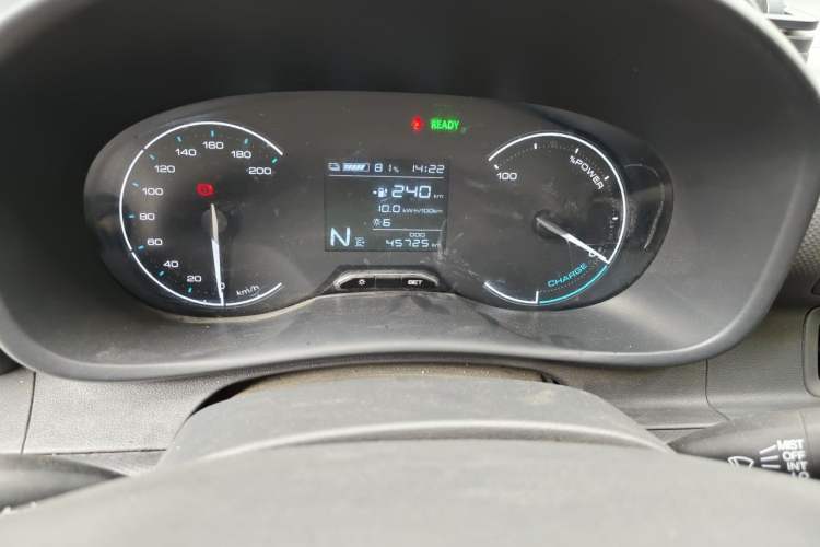 Used Wuling Hongguang New Energy 2024 All-Electric Model 300KM Standard Version Odometer Close Up