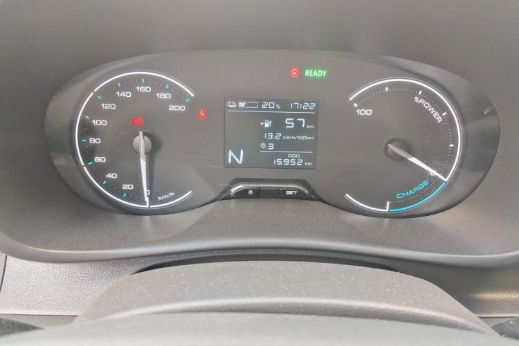 Used Wuling Hongguang New Energy 2024 All-Electric Model 300KM Standard Version Odometer Close Up