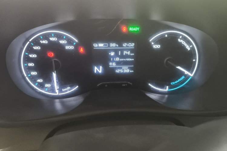 Used Wuling Hongguang New Energy 2024 All-Electric Model 300KM Practical Version Odometer Close Up