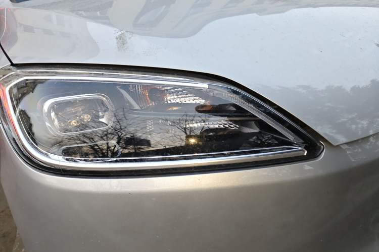 Used Wuling Hongguang New Energy 2024 All-Electric Model 300KM Practical Version Right Front Headlight