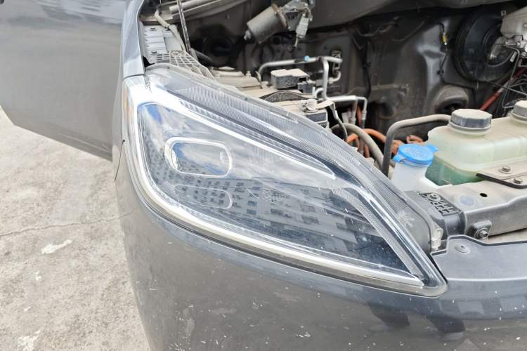 Used Wuling Hongguang New Energy 2024 All-Electric Model 300KM Standard Version Right Front Headlight