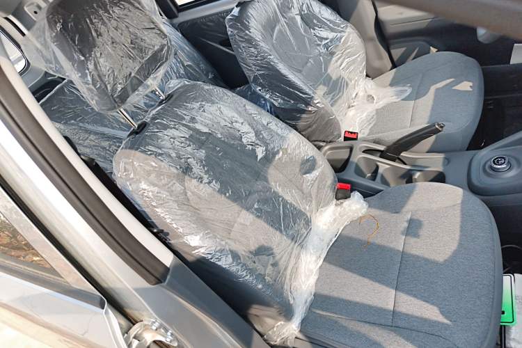 Used Wuling Hongguang New Energy 2024 All-Electric Model 300KM Standard Version Right Front Seat