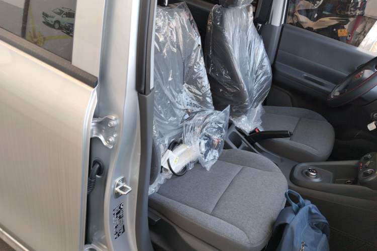 Used Wuling Hongguang New Energy 2024 All-Electric Model 300KM Practical Version Right Front Seat
