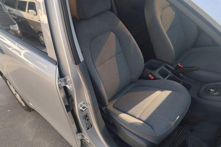 Used Wuling Hongguang New Energy 2024 All-Electric Model 300KM Standard Version Right Front Seat