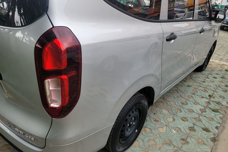 Used Wuling Hongguang New Energy 2024 All-Electric Model 300KM Practical Version Right Rear Taillight