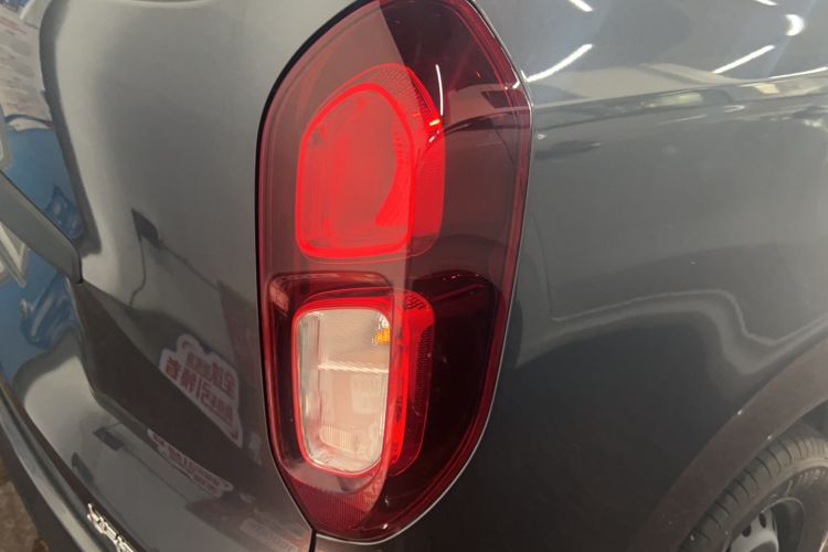 Used Wuling Hongguang New Energy 2024 All-Electric Model 300KM Standard Version Right Rear Taillight