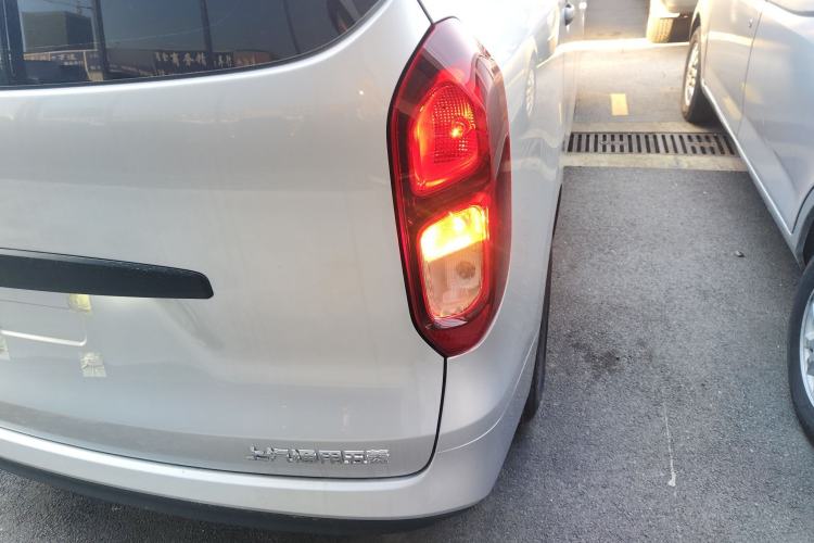 Used Wuling Hongguang New Energy 2024 All-Electric Model 300KM Practical Version Right Rear Taillight