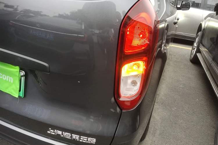 Used Wuling Hongguang New Energy 2024 All-Electric Model 300KM Practical Version Right Rear Taillight