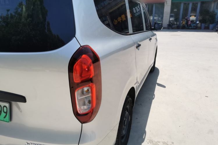 Used Wuling Hongguang New Energy 2024 All-Electric Model 300KM Standard Version Right Rear Taillight