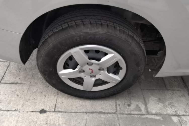 Used Wuling Hongguang New Energy 2024 All-Electric Model 300KM Practical Version Right Rear Wheel Hub