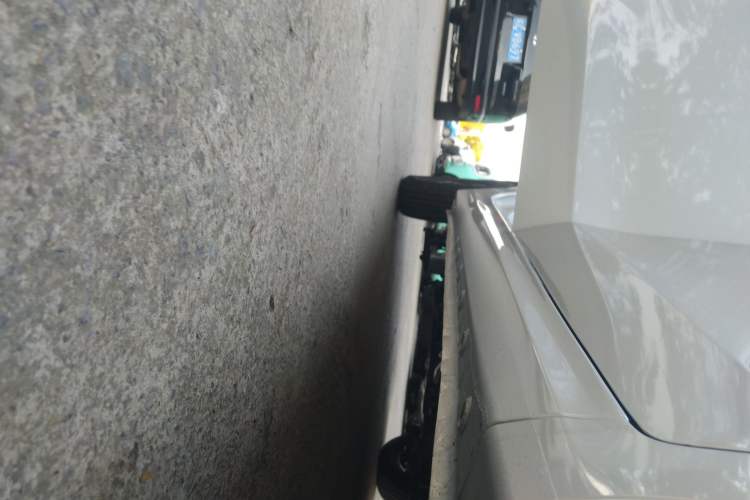 Used Wuling Hongguang New Energy 2024 All-Electric Model 300KM Standard Version Right Side Sill