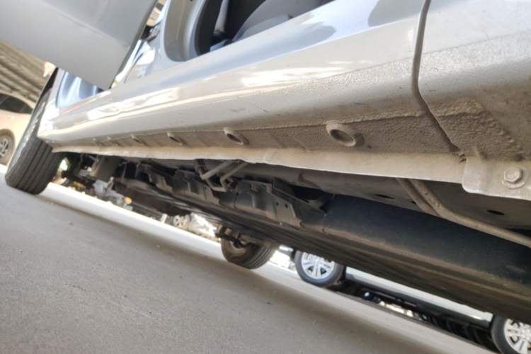 Used Wuling Hongguang New Energy 2024 All-Electric Model 300KM Standard Version Right Side Sill