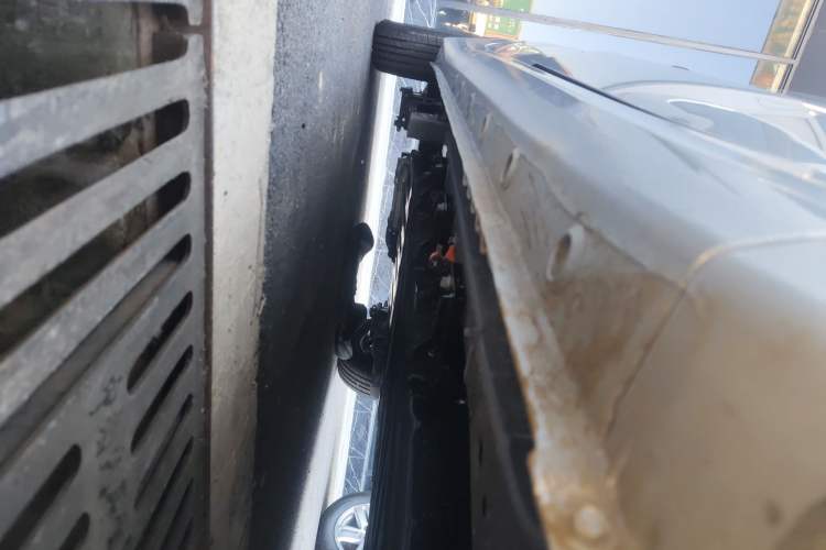 Used Wuling Hongguang New Energy 2024 All-Electric Model 300KM Practical Version Right Side Sill